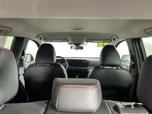 Used 2025 Nissan Kicks SR FWD image 9