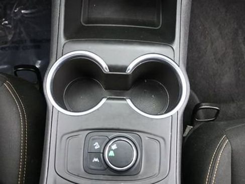 Used 2021 GMC Terrain SLE w/ Elevation Edition image 19