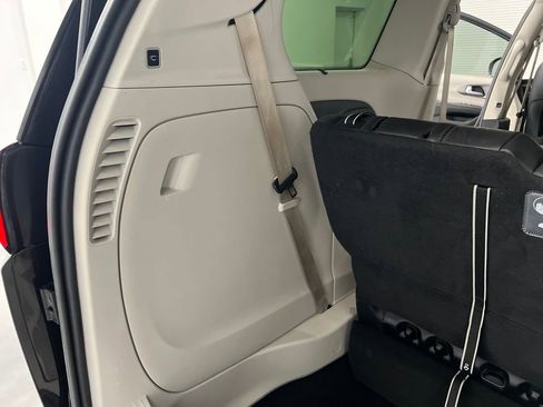 Used 2020 Chrysler Pacifica Touring-L image 40