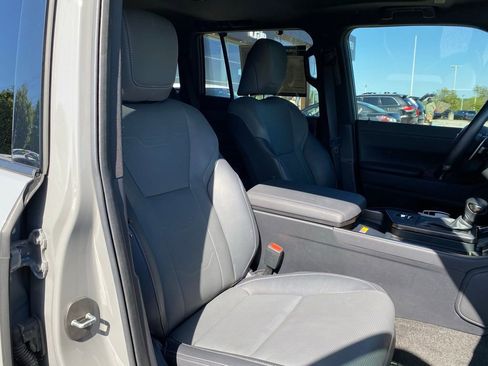 Used 2024 Lexus GX 550 w/ Accessory Package (2T) AWD/4WD image 32