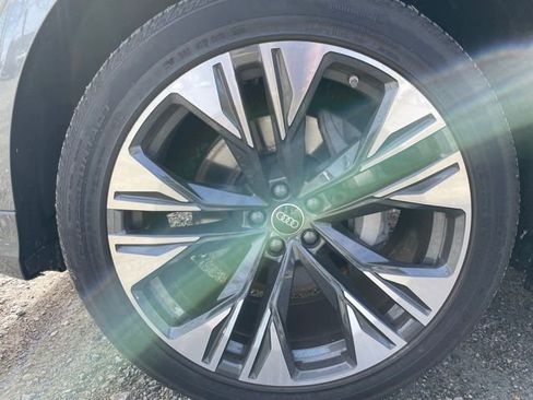 Certified 2025 Audi Q8 Premium Plus w/ Premium Plus Package AWD/4WD image 5