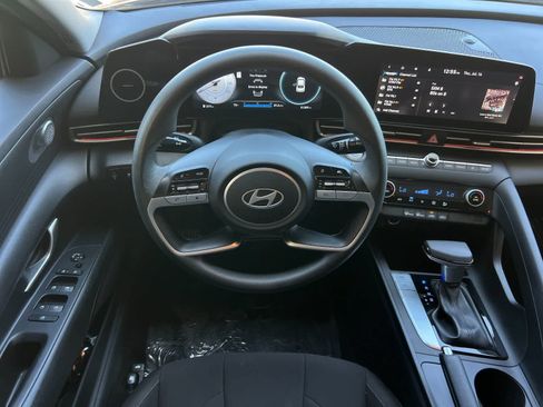 Used 2024 Hyundai Elantra SEL FWD image 15