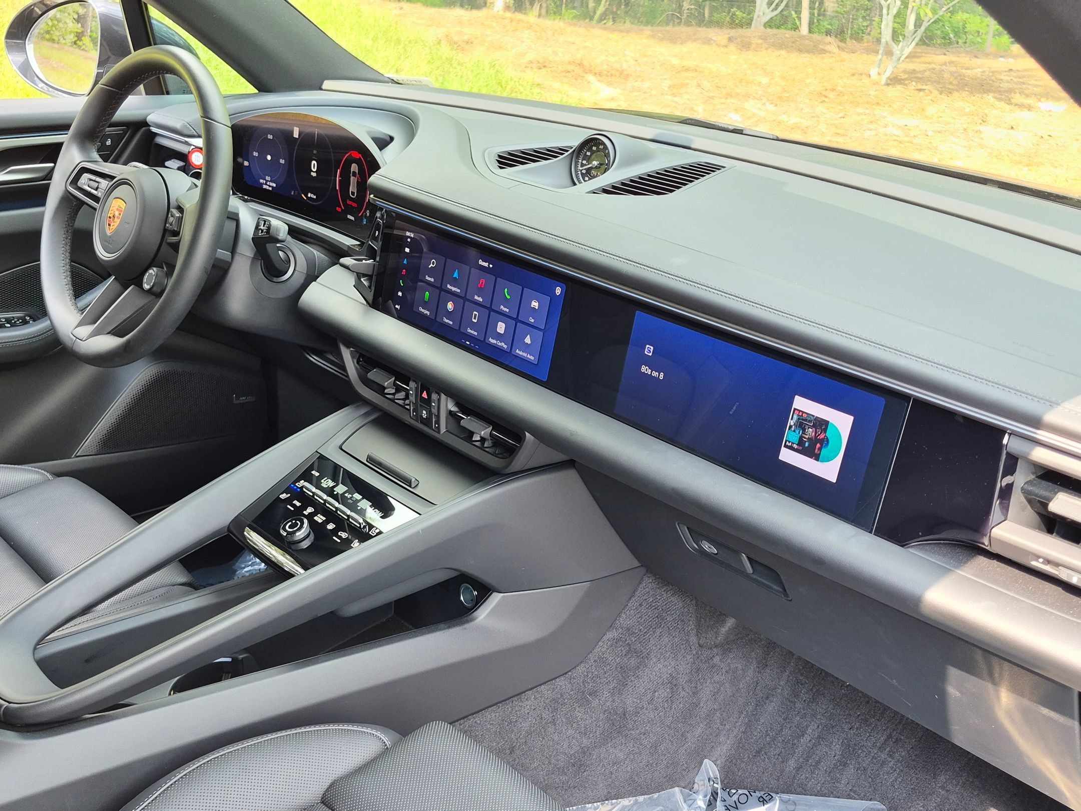 Certified 2025 Porsche Macan 4S Electric AWD/4WD image 29