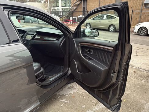 Used 2016 Ford Taurus Limited image 23