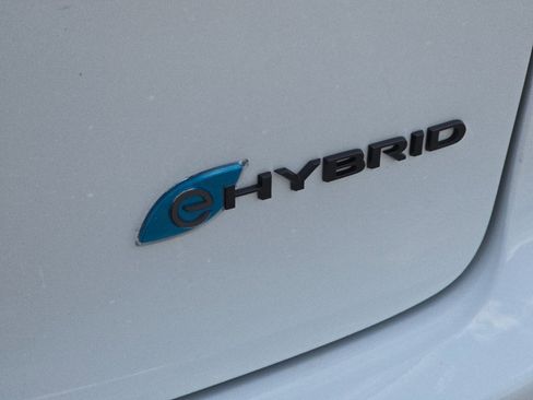 Used 2024 Chrysler Pacifica Limited FWD image 12