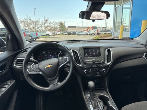 Used 2023 Chevrolet Equinox LT AWD/4WD image 2