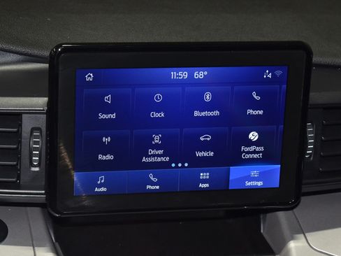 Used 2024 Ford Explorer XLT w/ Class IV Trailer Tow Package AWD/4WD image 32