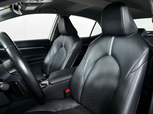 Used 2023 Toyota Camry XSE image 13