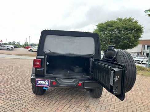 Used 2023 Jeep Wrangler Unlimited Sahara w/ Cold Weather Group AWD/4WD image 6