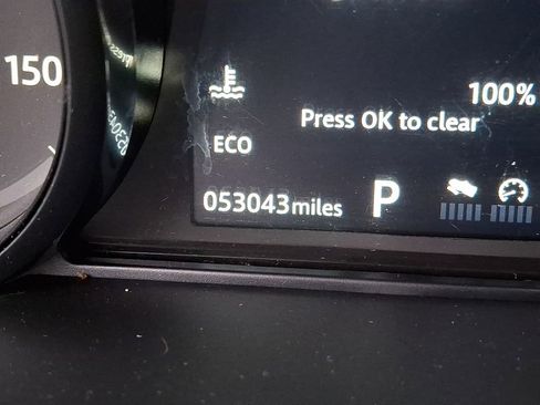 Used 2018 Land Rover Discovery Sport HSE image 16