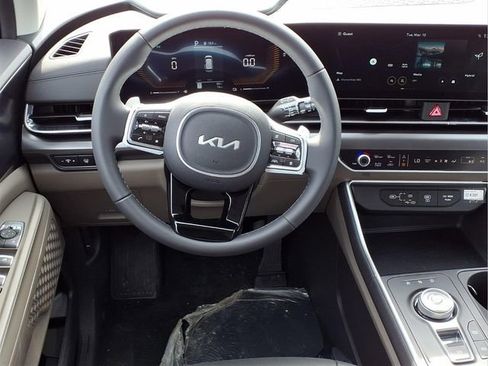 New 2026 Kia Carnival LXS FWD image 4