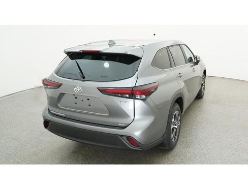 New 2026 Toyota Highlander XLE image 8