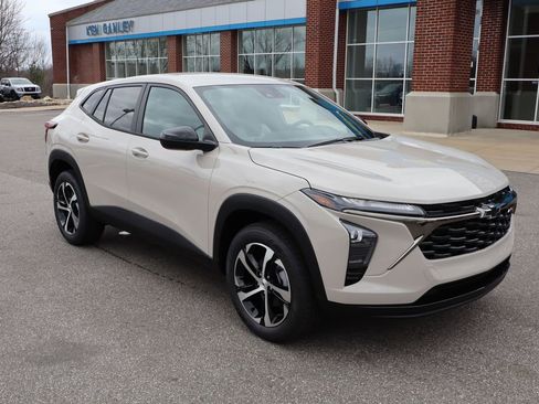 New 2026 Chevrolet Trax RS image 2