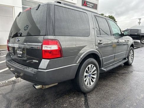 Used 2017 Ford Expedition XLT image 5