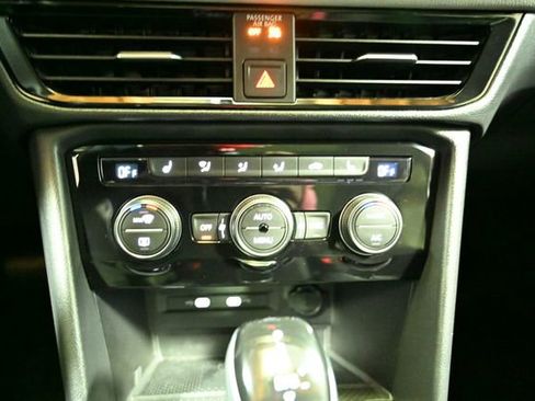 Used 2024 Volkswagen Taos SE image 35