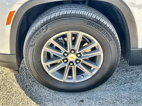 Used 2022 Chevrolet Traverse LT image 32