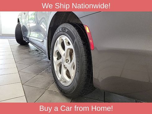 Used 2021 Chrysler Pacifica Limited AWD/4WD image 19