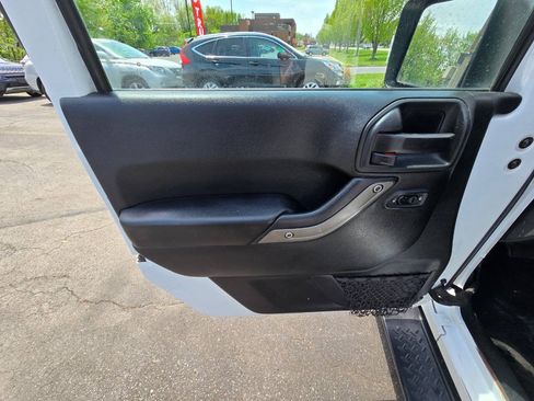 Used 2017 Jeep Wrangler Unlimited Sport w/ Quick Order Package 24S AWD/4WD image 15