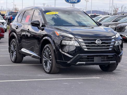 Used 2024 Nissan Rogue Platinum image 2