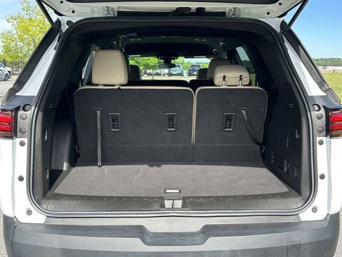 Used 2023 Chevrolet Traverse LS FWD image 20