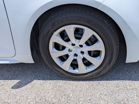 Used 2024 Toyota Corolla LE FWD image 11