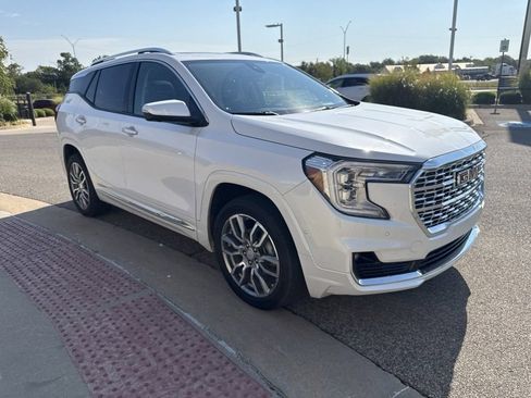 Used 2024 GMC Terrain Denali w/ Denali Premium Package AWD/4WD image 3
