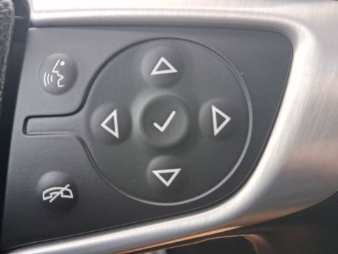 Used 2023 GMC Terrain SLT image 23