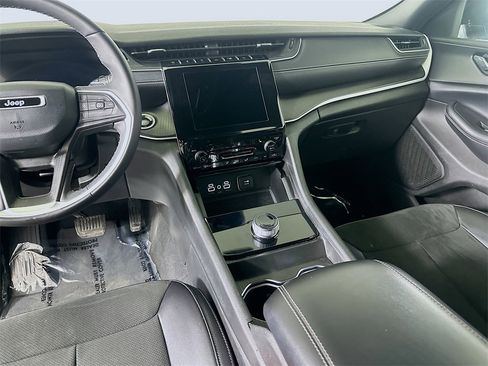 Used 2024 Jeep Grand Cherokee Altitude image 19