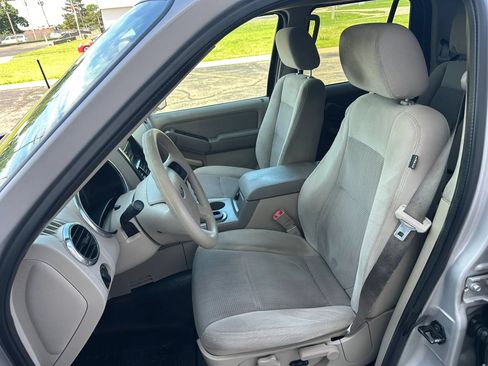 Used 2007 Ford Explorer Sport Trac XLT RWD image 10