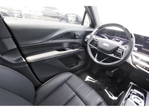 New 2026 Cadillac Lyriq Luxury AWD/4WD image 8