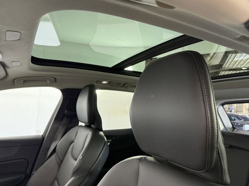 Used 2024 Volvo XC60 B5 Core image 15