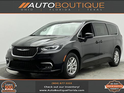 Used 2025 Chrysler Pacifica Select image 1