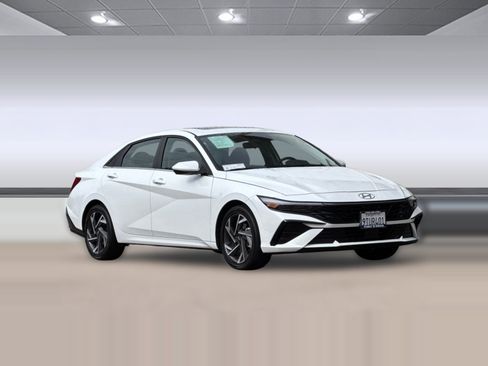 Used 2025 Hyundai Elantra SEL FWD image 7