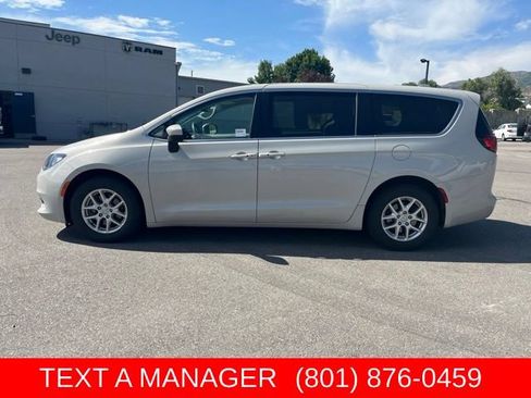 Used 2017 Chrysler Pacifica Touring FWD image 6