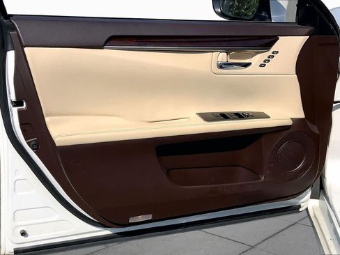 Used 2018 Lexus ES 350 w/ Luxury Package w/Wood Trim FWD image 22