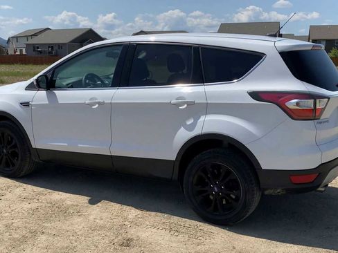 Used 2017 Ford Escape SE image 6
