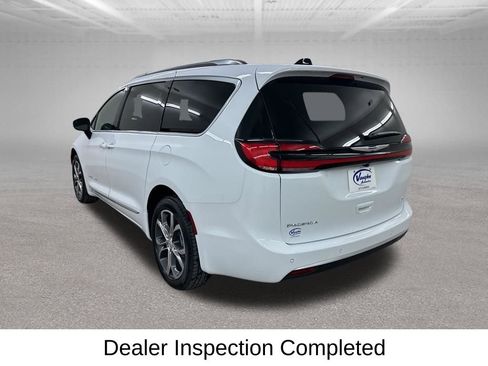 Used 2026 Chrysler Pacifica Pinnacle image 8