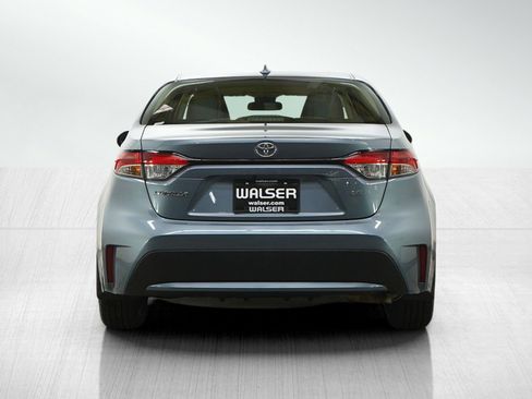 Used 2021 Toyota Corolla LE FWD image 4