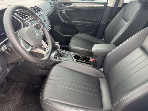 Used 2023 Volkswagen Tiguan SE FWD image 5