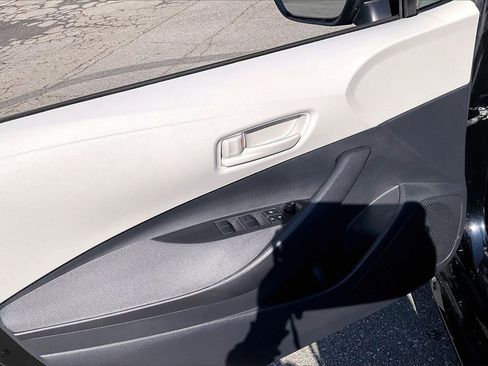 Used 2025 Toyota Corolla LE image 26