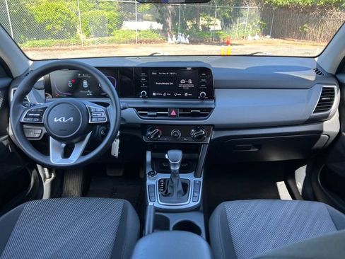 Used 2025 Kia Seltos LX AWD/4WD image 11