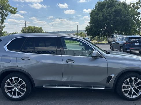 Used 2024 BMW X5 xDrive40i w/ Premium Package AWD/4WD image 11