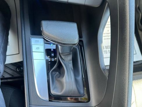 Used 2025 Hyundai Elantra SE FWD image 17
