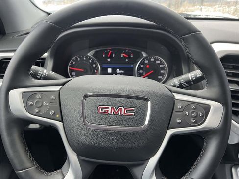 Used 2023 GMC Acadia SLT w/ Preferred Package image 9
