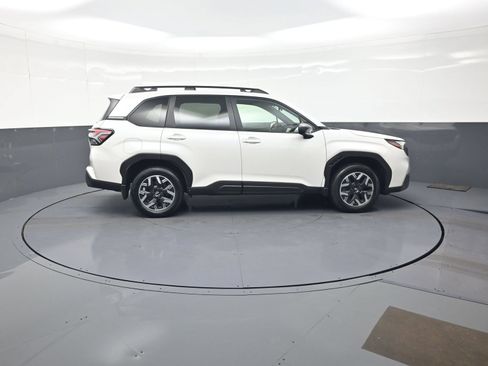 Used 2025 Subaru Forester Premium AWD/4WD image 2