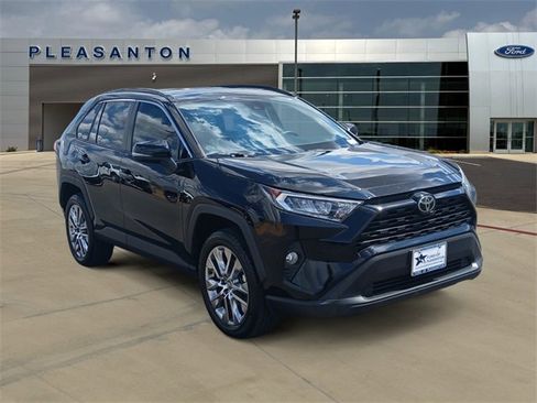 Used 2021 Toyota RAV4 XLE Premium image 7