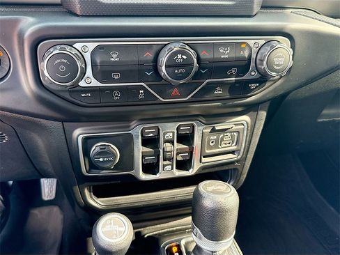 Used 2022 Jeep Wrangler Unlimited Willys image 17