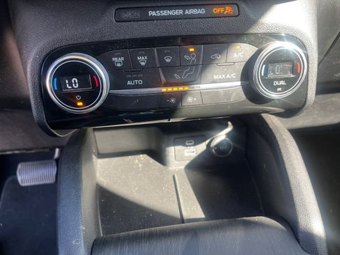 Used 2021 Ford Escape SE w/ SE Sport Appearance Package image 31