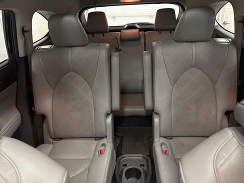 Used 2021 Toyota Highlander Platinum AWD/4WD image 29