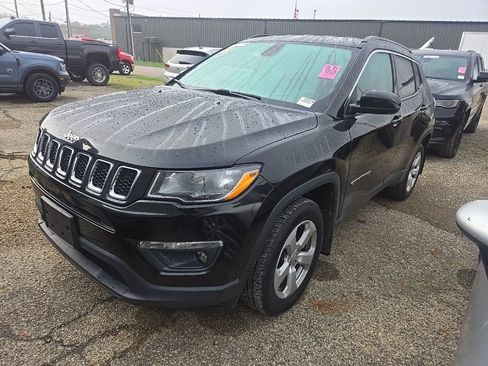 Used 2018 Jeep Compass Latitude w/ Popular Equipment Group AWD/4WD image 1